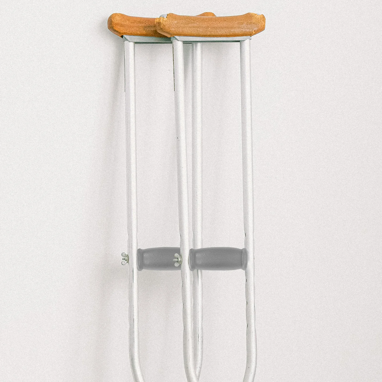 

Пара резиновых ручек для костыля, сменная ручка, прочный нескользящий защитный чехол, простая установка, моющиеся аксессуары для костылей, серый цвет