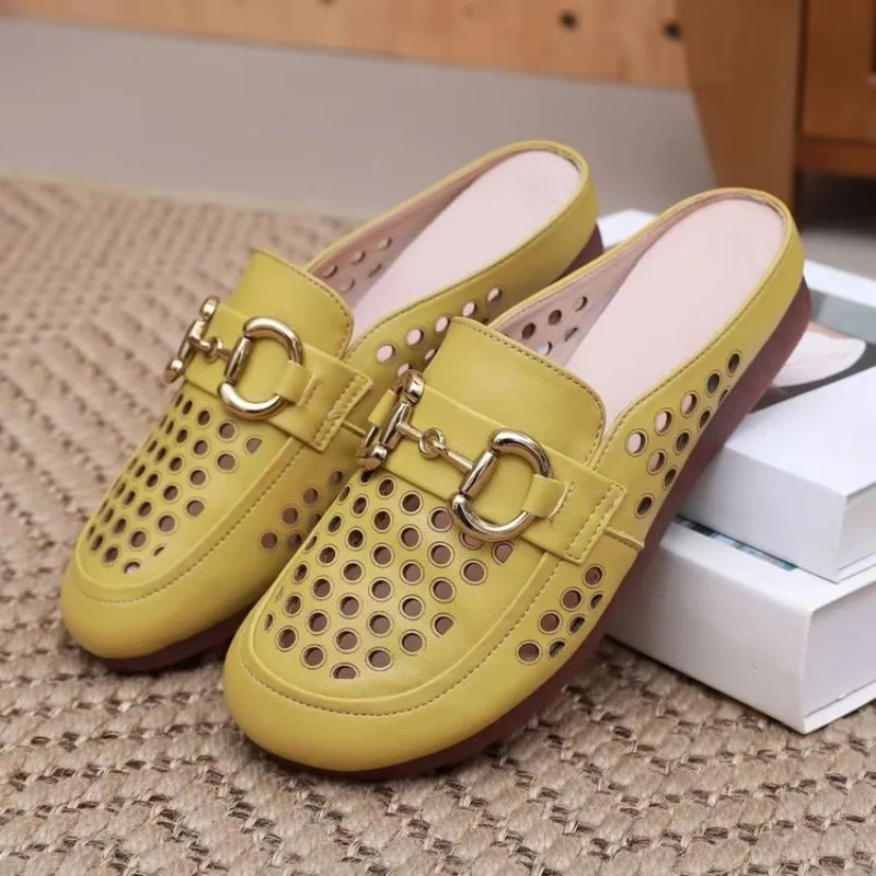 

Женские летние мюли с вырезами, закрытые тапочки с мягкой кожаной подошвой, лоферы с декором в виде уздечки, дышащие уличные шлепанцы на плоской подошве