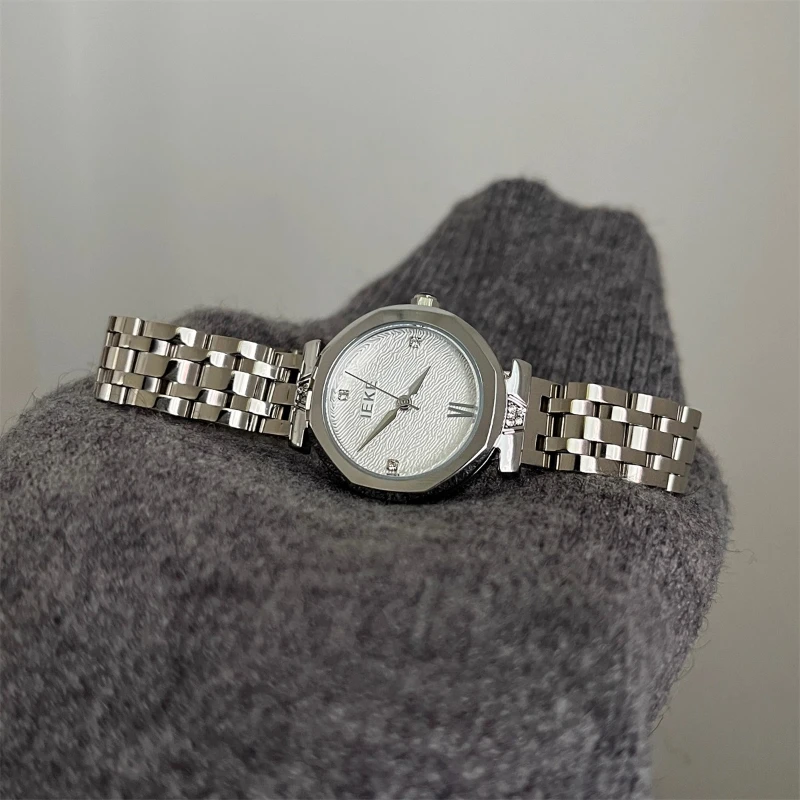 Classic Trend Ladies Watch Elegant and Simple Low Saturation 2025 Waterproof Quartz Watch Birthday Gift