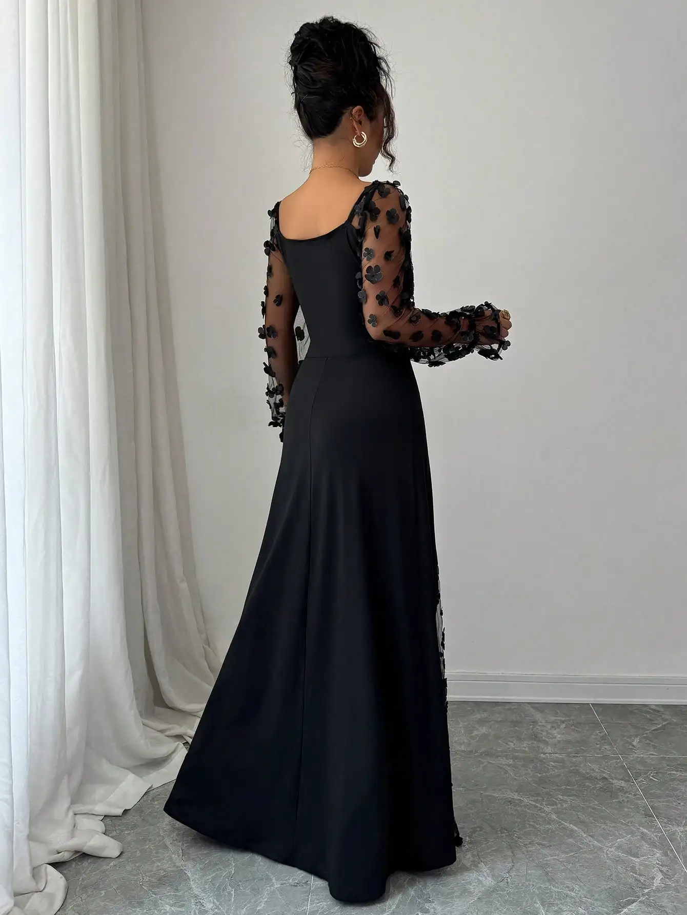 Elegante Abito Lungo Nero con Maniche Lunghe e Applicazioni Floreali, Perfetto per Feste, Matrimoni ed Eventi Formali