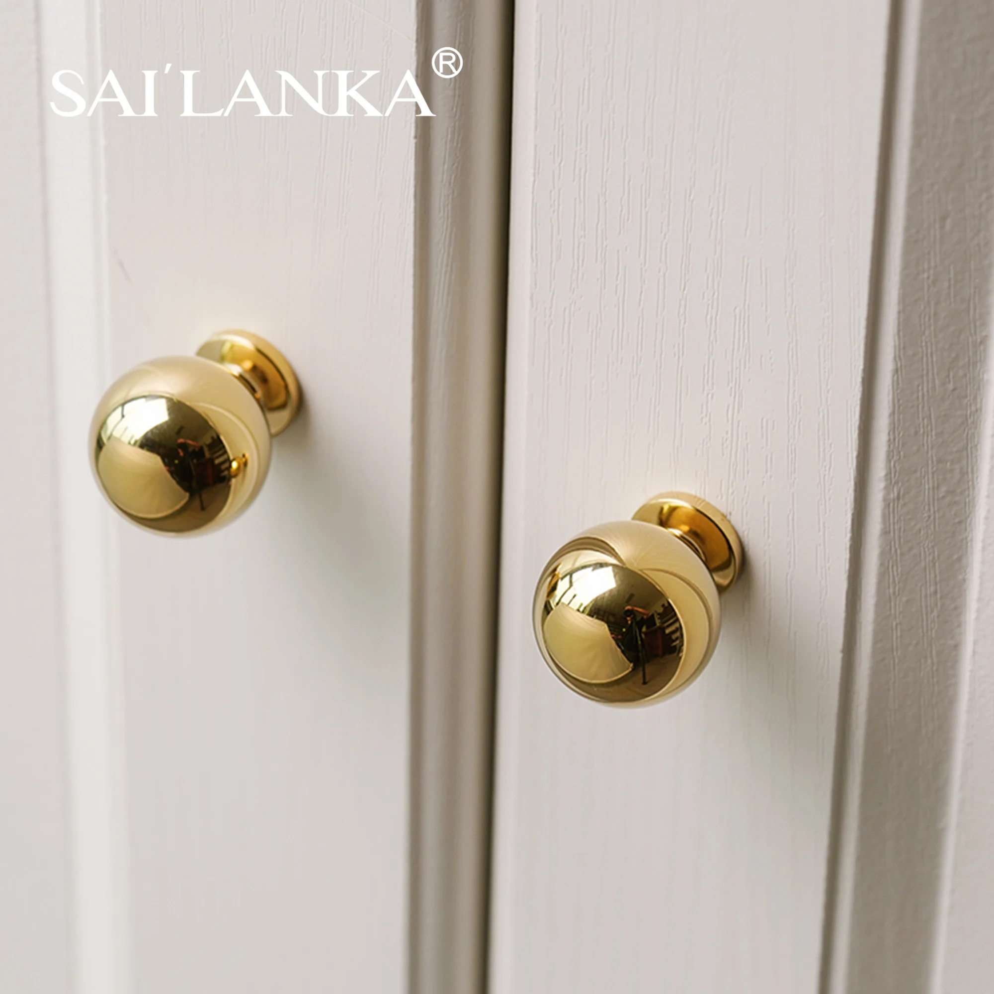 SAILANKA Brass Pulls and Knobs Round Furniture Handles for Home Office Wardrobe Kitchen Dresser Drawer Cupboard Cabinet