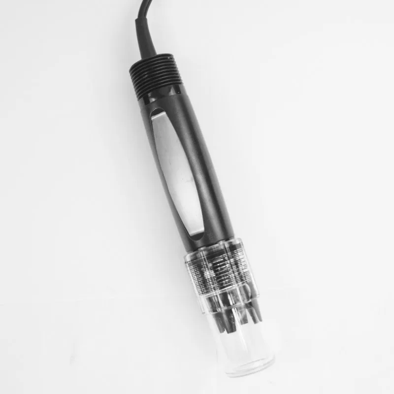 Una sonda de sensor de PH ajustable para monitoreo de agua de riego en sistemas agrícolas inteligentes con calibración precisa