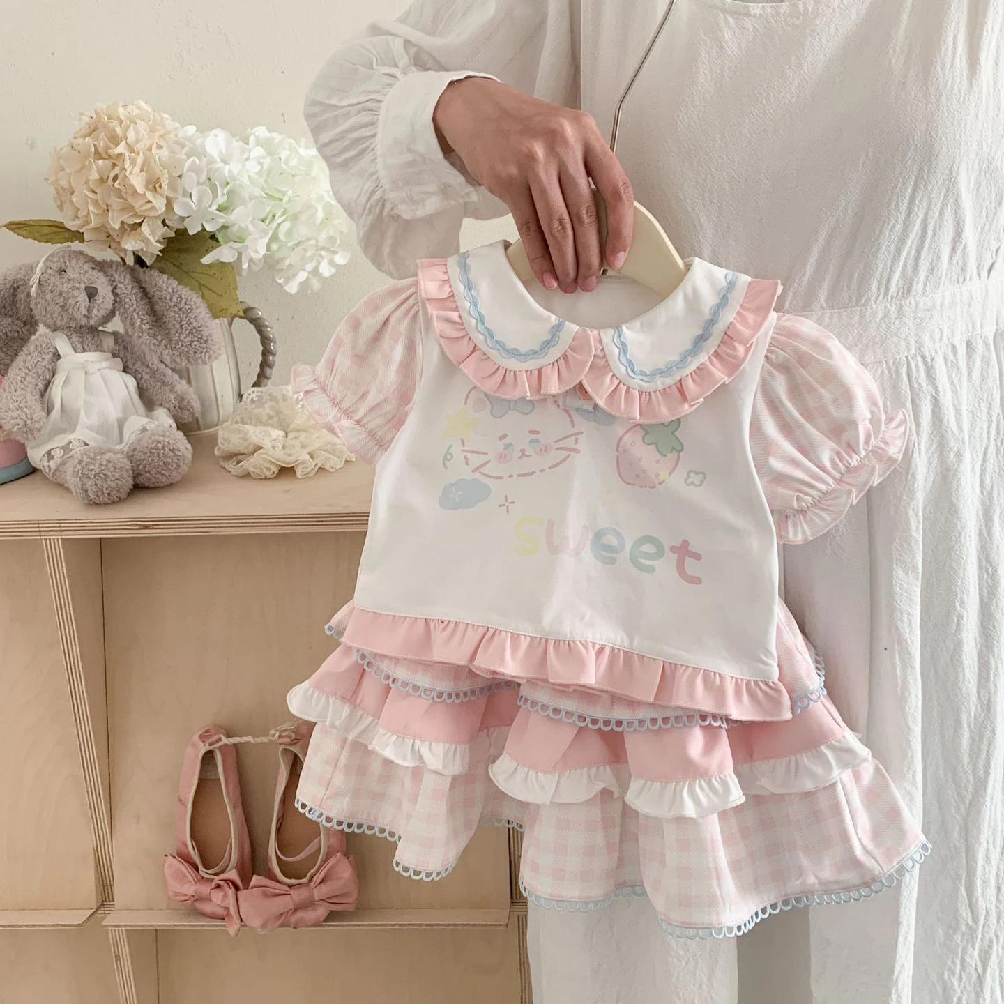 

Girls Cute Pink Skirt Sets Ruched Doll Collar Puff Sleeve Pullover Tops Shirt+Elastic Waist Layered A-line Mini Skirt Suits 2-6Y