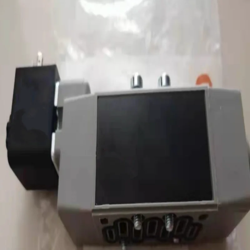 Brand New Original Pneumatic Valve 5724560220  5811170650
