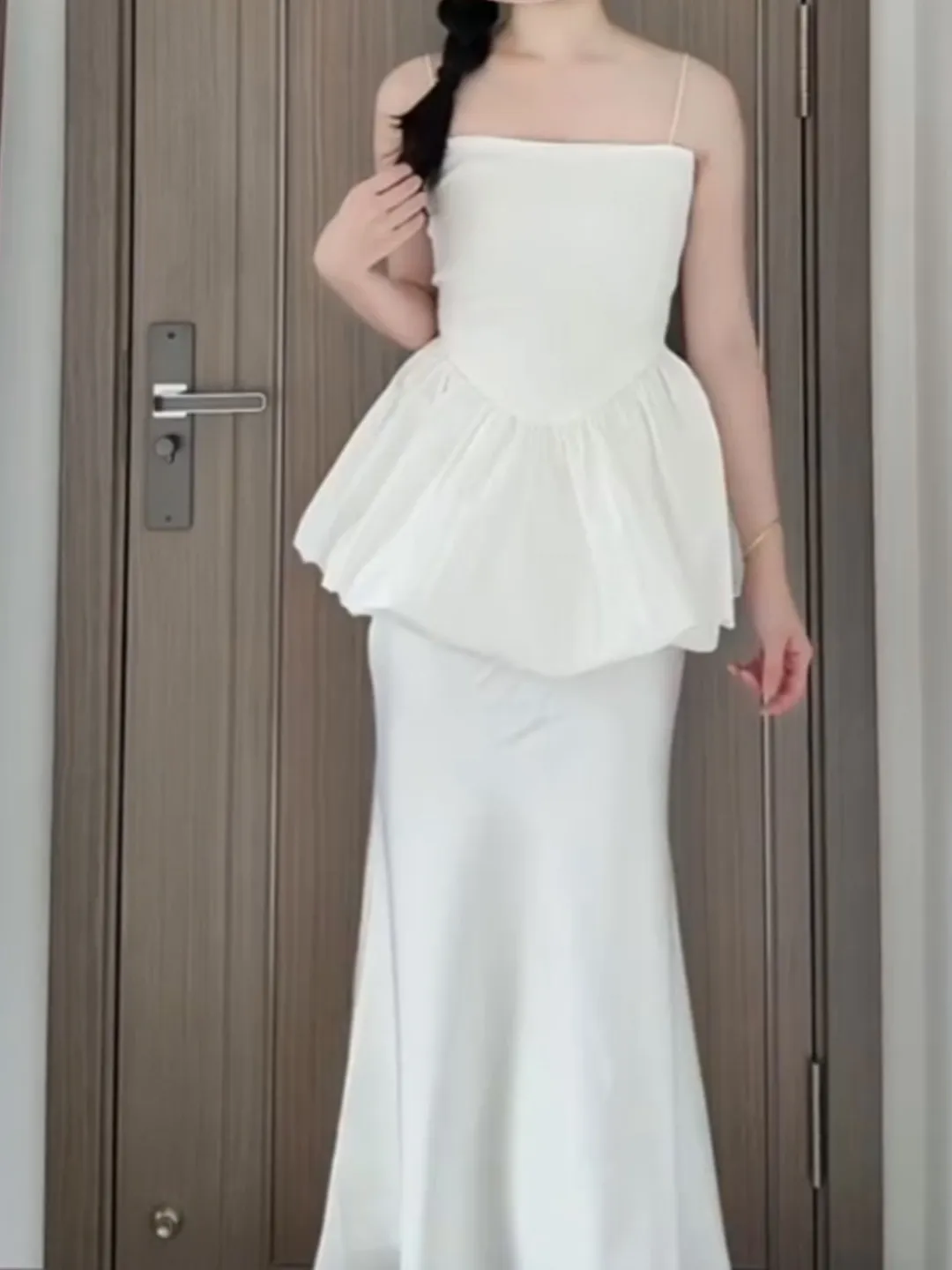 

Элегантное белое платье-сари на одно плечо, женское, лето 2026, новинка, с вырезом на талии, без рукавов, с длинной юбкой-бутоном, комплект с завышенной талией