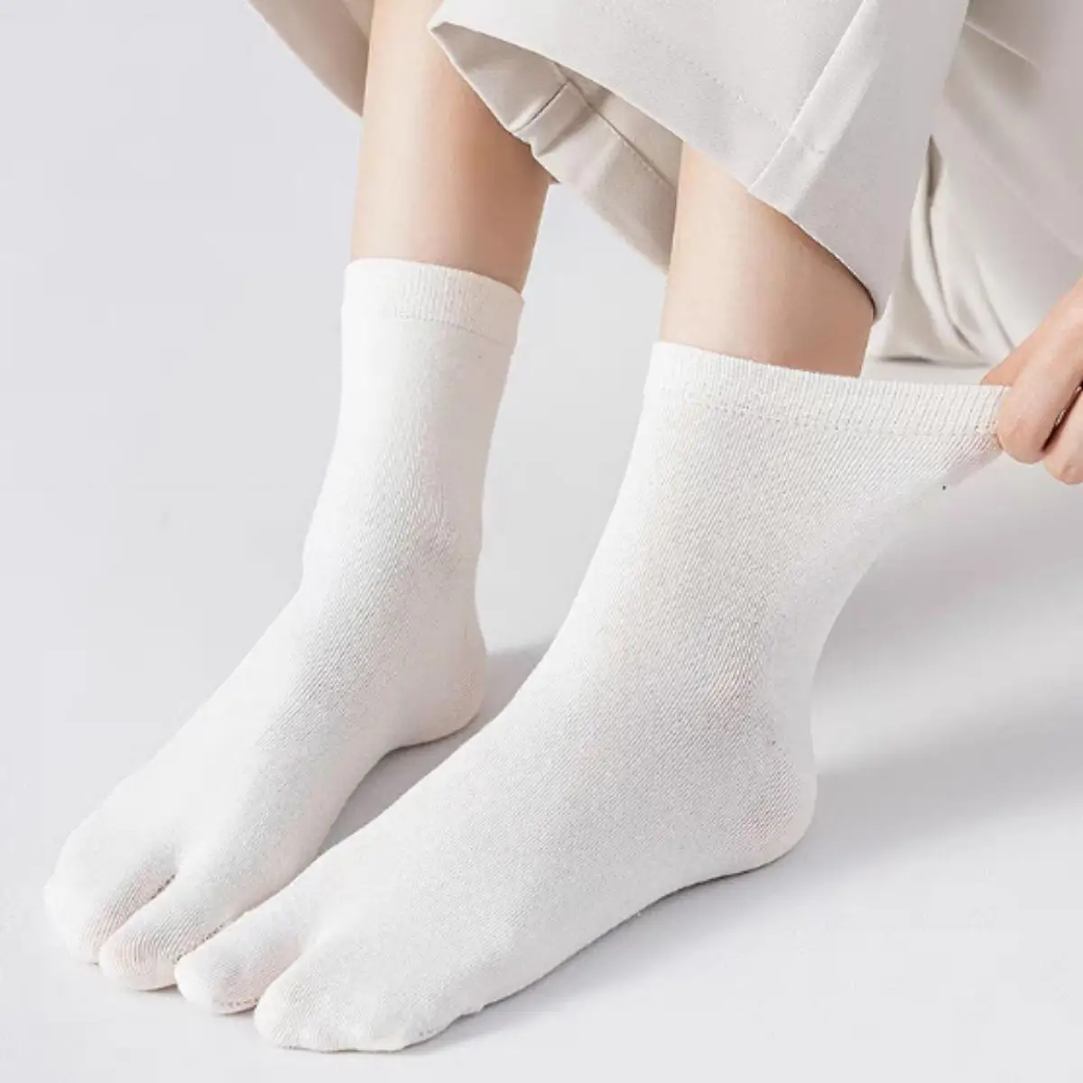 3 Pairs Women Cotton Blends Split Toe Socks Soft Stretchy Middle Tube Socks Casual Suitable for Flip Flops or Tabi Shoes