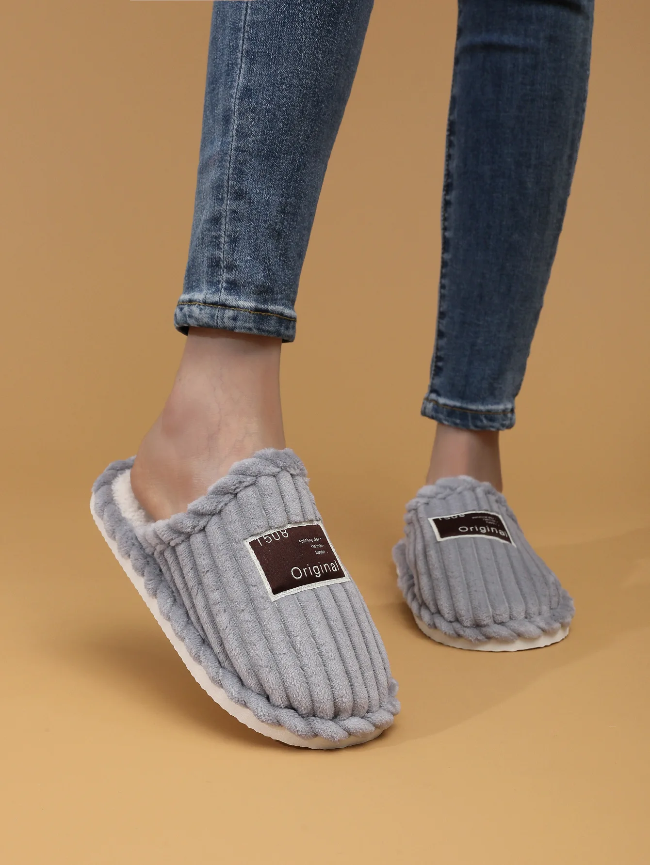 Herren-Hausschuhe, rutschfeste Baumwoll-Slides, wärmende Plüschschuhe, modische Winter-Hausschuhe, bequeme Damenschuhe. – Detail 15