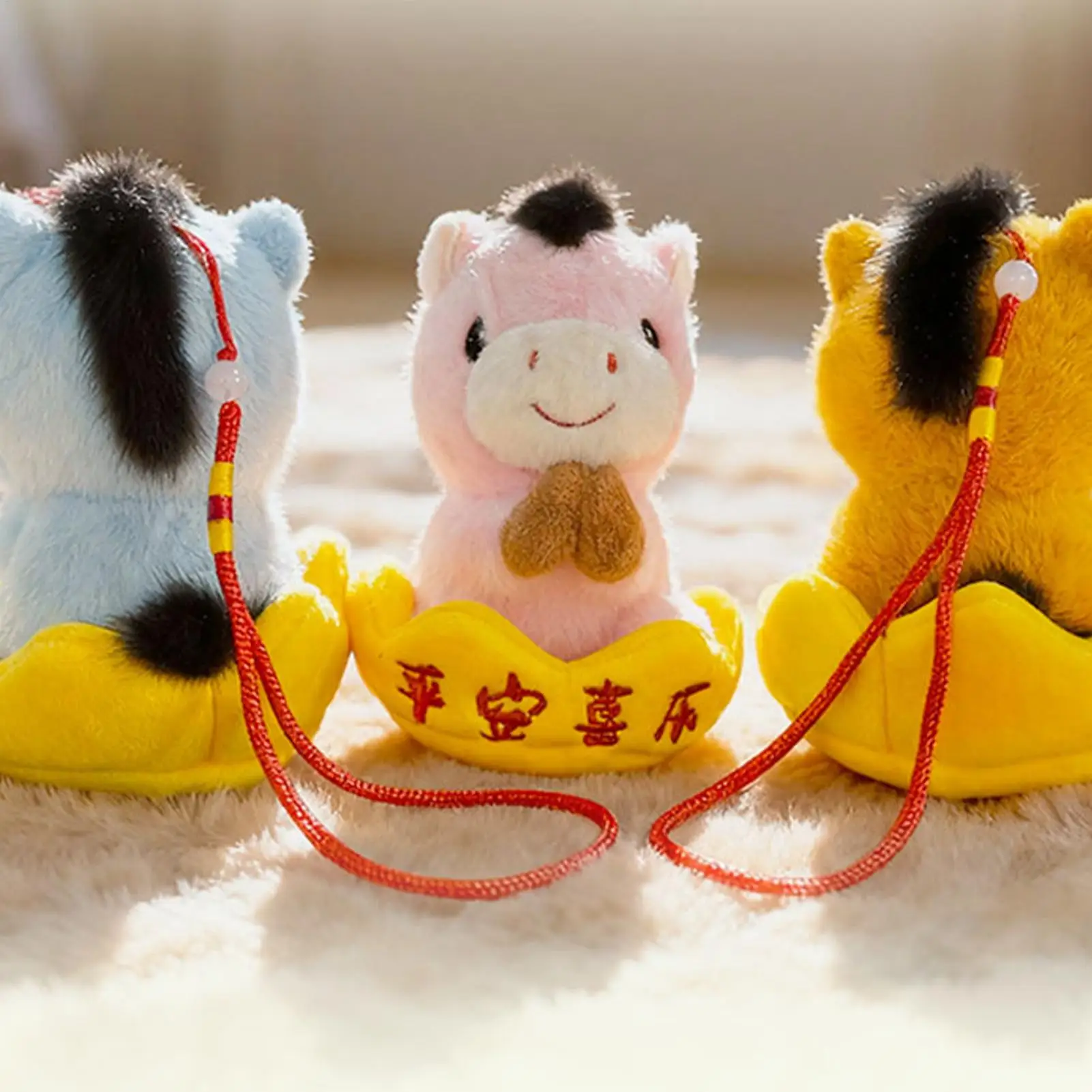 พวงกุญแจตุ๊กตาม้า ปีม้า 2026 จี้นำโชคสำหรับกระเป๋าเป้ ของขวัญเทศกาลตรุษจีน ของตกแต่งสำหรับคนรักสัตว์