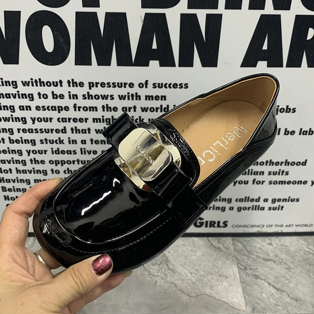 Fashion Women Flat Shoes Plus Size Casual Women Shoes Antislip Women Loafers Patent Leather Women Shoes Designer Shoes New Style