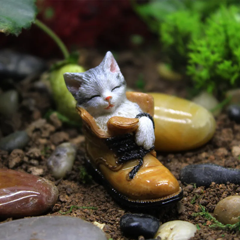 1Pcs Cute Mini Boots Shoe Cat Resin Micro Landscape Ornaments Fairy Garden Miniature Figurines Dollhouse Bonsai Home Decorations