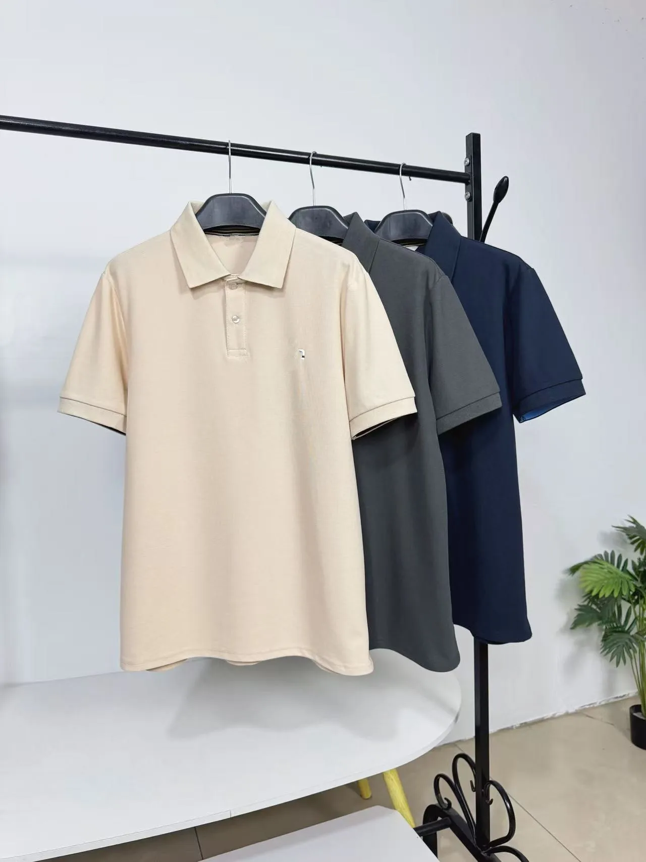 

Casual Fashionable Dog Embroidery Shirt Men's Short Sleeve T-Shirt Breathable Standard Fit Summer Commute Friendly
