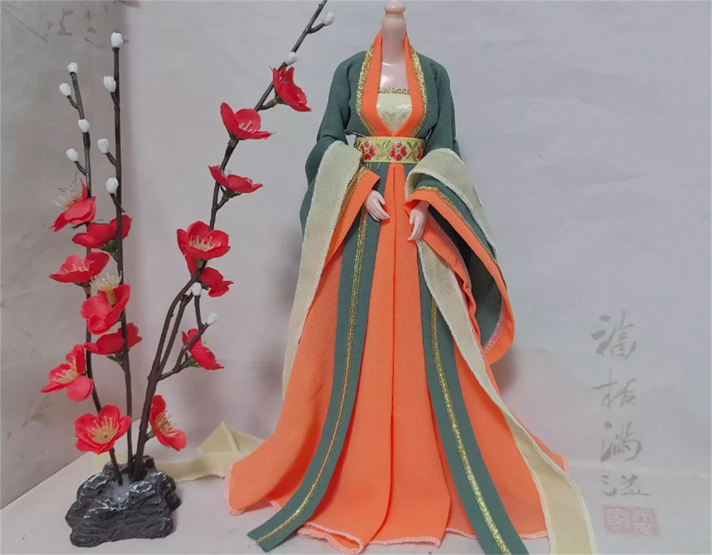 Vestido largo antiguo personalizado, bata de soldado a escala 1/6, Hanfu, traje azul naranja, falda, ropa, modelo apto para soldado, figuras de acción de juguete