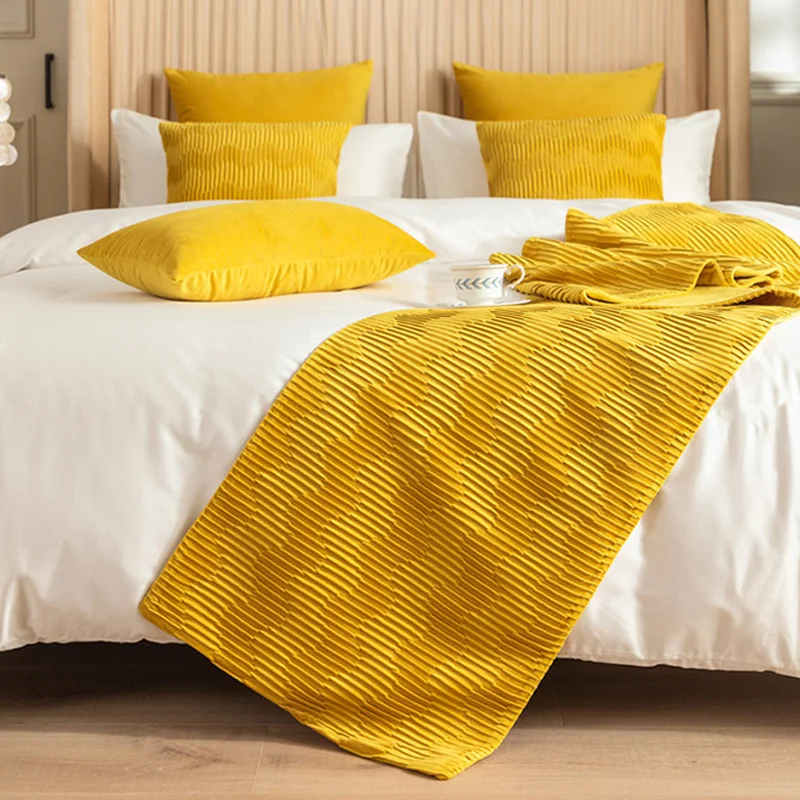 Velvet Lace Trimmings Bed Runner With 2 Piece Pillowcase European Style Home Hotel Decor Bed Flag Wedding Room Bed Tail
