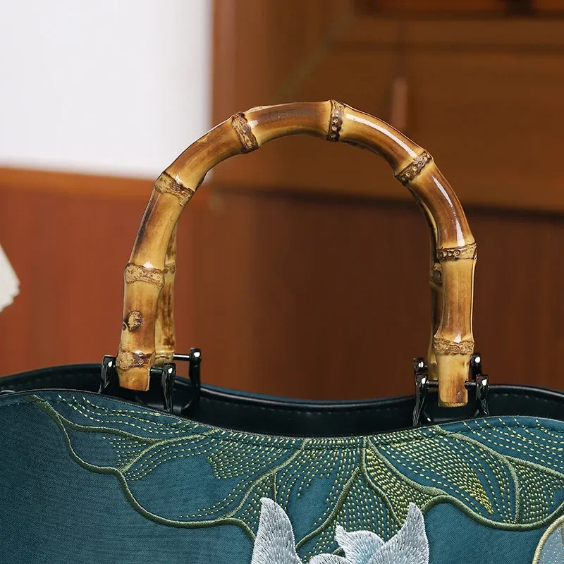 Vintage Floral Embroidery Big Capacity Bamboo Handle Handbag Women Retro Chic Cottagecore Chinese Style Evening Top-handle Bag