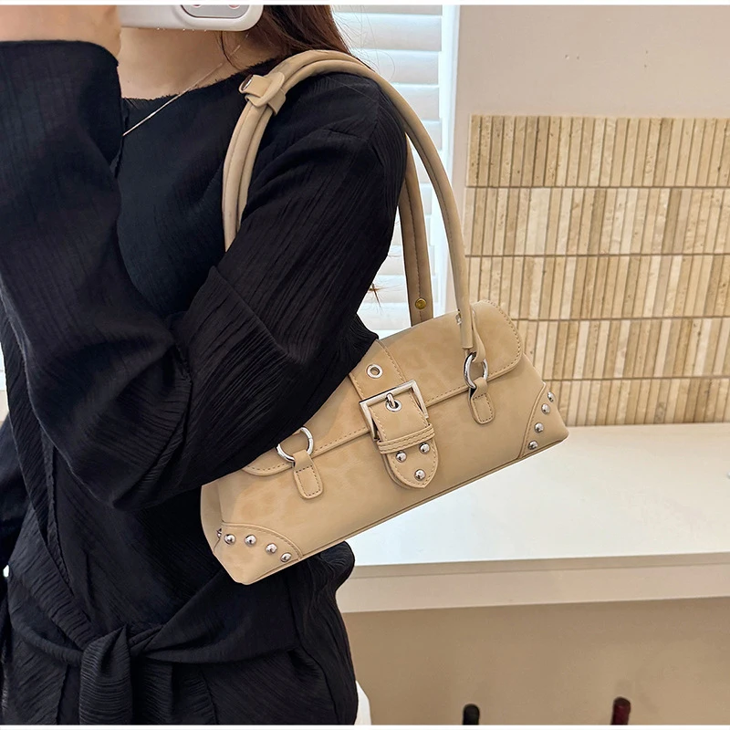 Leopardenmuster-Nieten-Unterarm-Schultertasche, Damen Vintage-Handtasche mit Schnallendesign, Y2k Mädchen Mode Party Retro Metall-Nieten-Handtasche – Detail 15