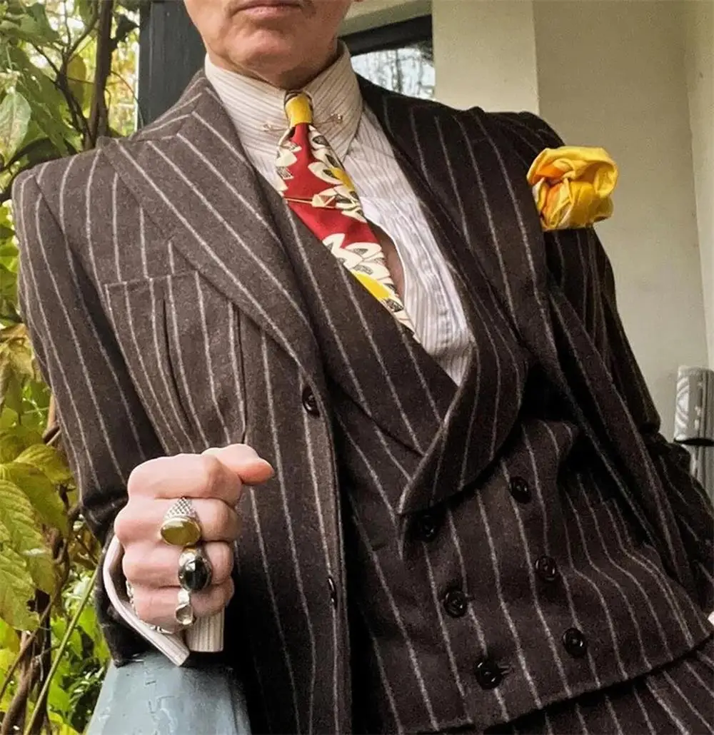 بدلة مخططة سميكة طقم مكون من 3 قطع (سترة بدلة + بنطلون + سترة) طقم بدلة مخططة للرجال من مزيج الصوف طقم بدلة زفاف مخططة للعريس