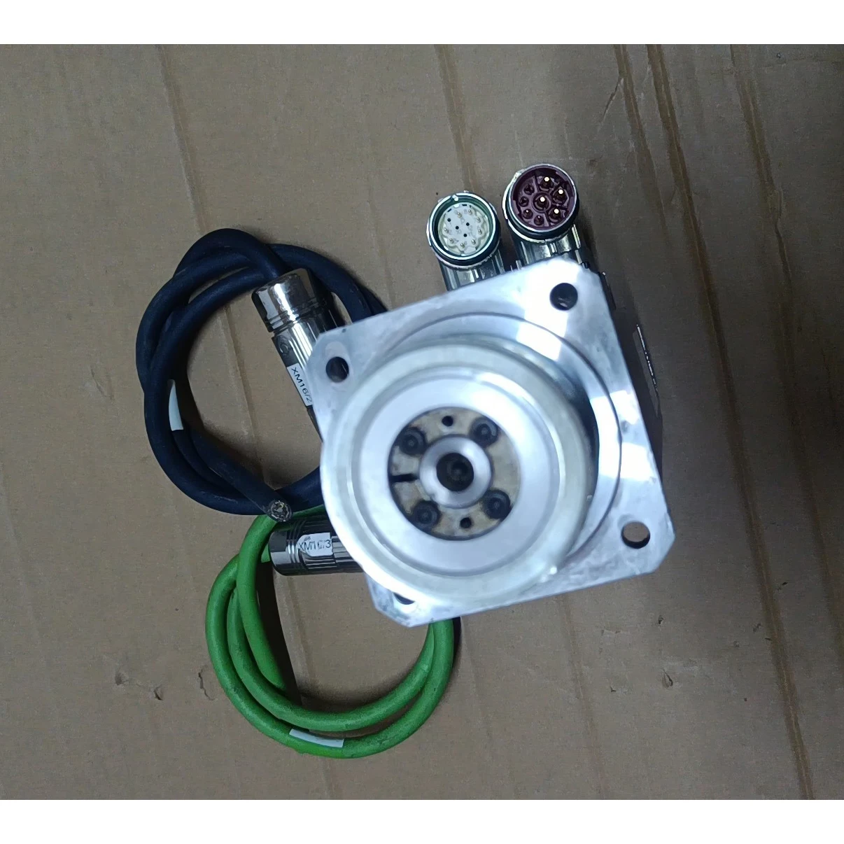 AKM33E-ANC2R-00 Серводвигатель