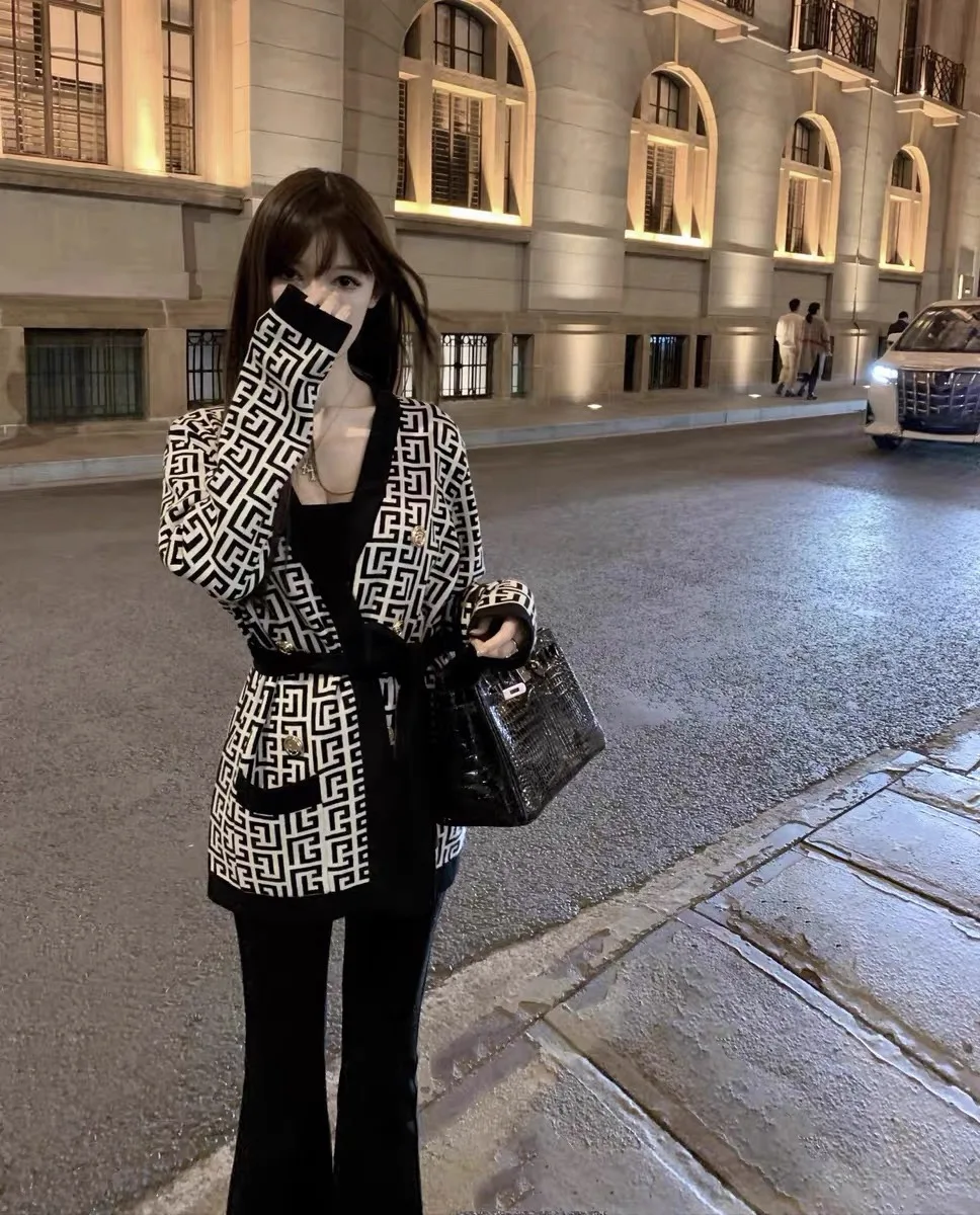 

Fall 2025 Korean Sle Faionable Knitted Cardigan Women's Warmth Small Fraance Sle High Quali Loose Fit Outerwear