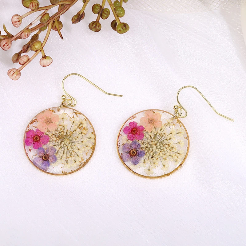 

Gypsophila Dried Flower Earring Elegant Natural Flower Earring Handmaking Epoxy Resin Pressed Flower Round Earrings Wholesale