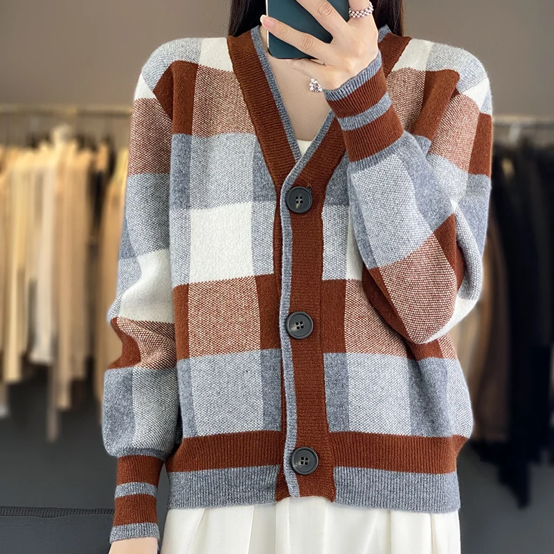 Color blocking high-end light luxury style sweater jacket for women's new autumn and winter V-neck Blouse