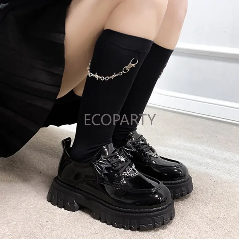 Nowe metalowe łańcuszki Lolita gotyckie buty damskie 2023 letnie skórzane czółenka damskie japońskie mundurki szkolne okrągłe