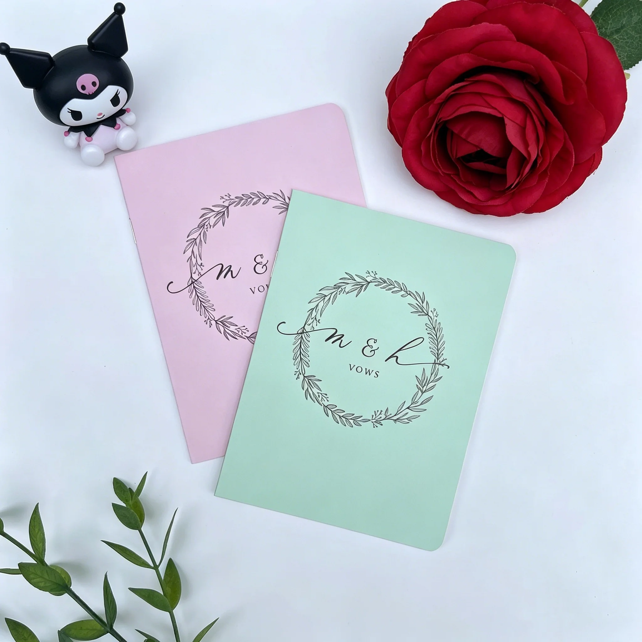 カスタムウェディング誓約書ブックレット2冊セット、花嫁と花婿の誓約書、結婚式や記念日の記念品に最適なモノグラム入り
