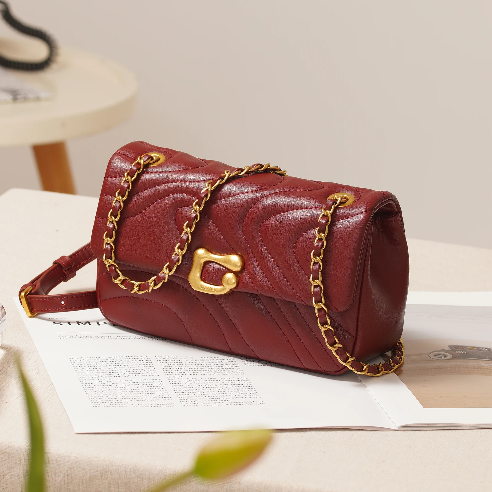 ITAMOOD Genuine Leather Embroidered Chain Bag, Exquisite and Fashionable Crossbody Bag, Daily Commuting Shoulder Bag