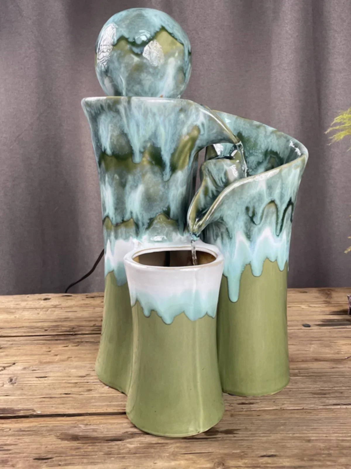 Creative Ceramic Flowing and Circulating Water Wealth Attracting Desktop