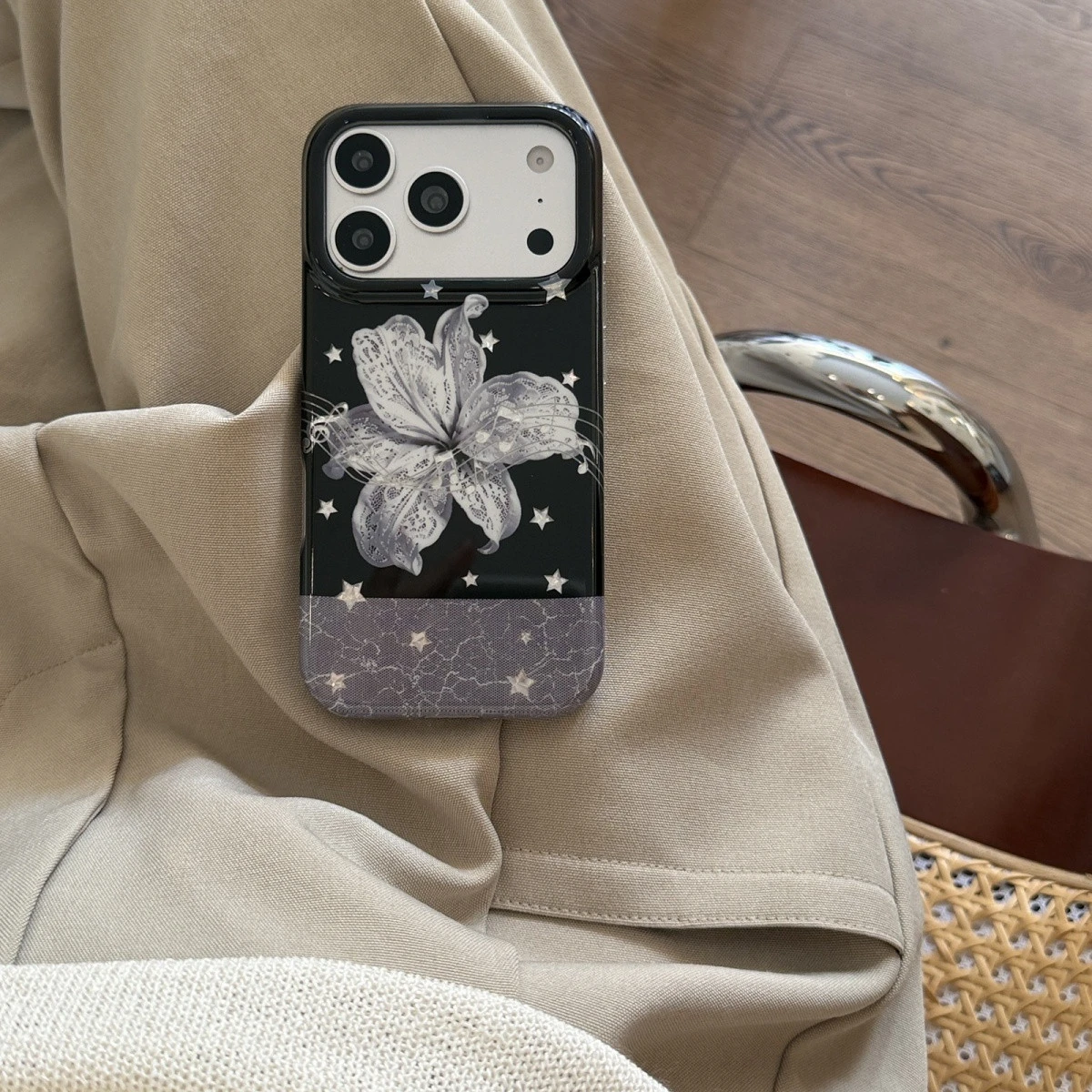 Funda Mate con Diseño de Estrellas y Flores de Lirio para iPhone 18 Ultra17 Air 16 15 14 13 12 11 Pro Max Mini XR XS 7 8 Plus, Antigolpes