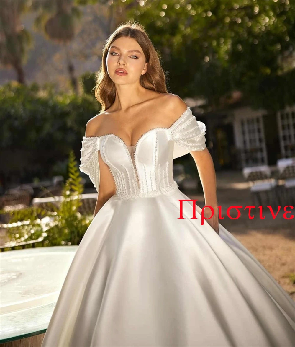 Vestido de novia elegante blanco personalizado con escote en forma de corazón de cristal, vestidos de novia con botones en la espalda y hombros descubiertos para fiesta nupcial