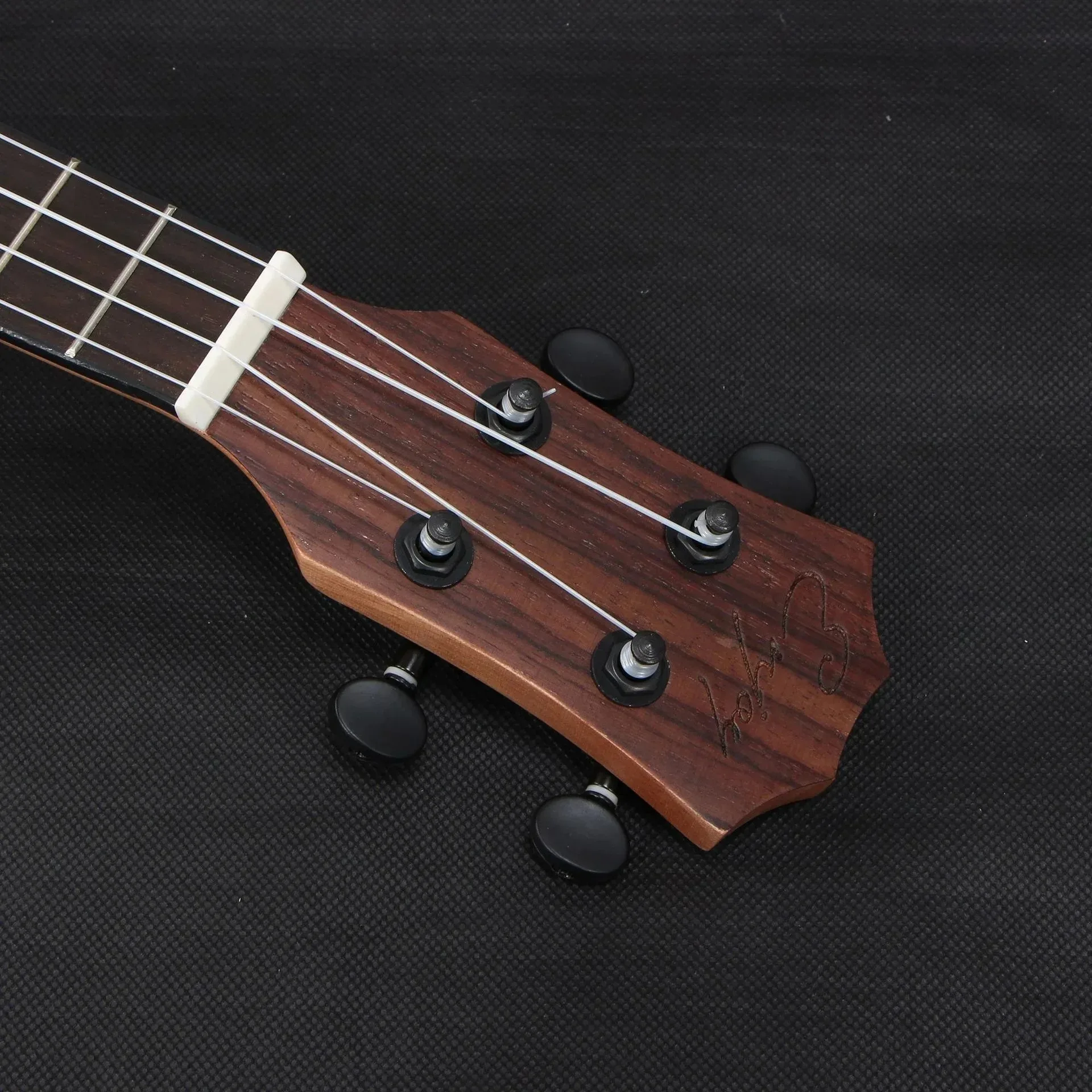 Hooqu Ukulele acustico da 24 pollici con fondo in palissandro superiore in abete massello Corde in nylon Schienale fatto a mano per principianti