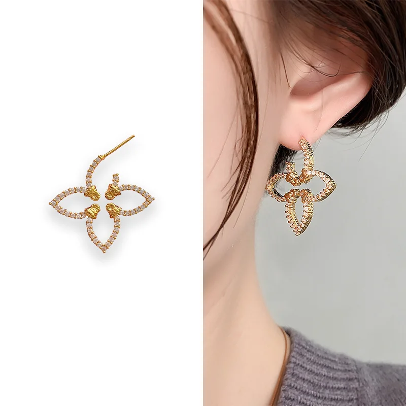 

Light Luxury, Elegant and Sparkling Zircon Star Earrings, Fashionable and Versatile, Set with Zircon Earrings for Women