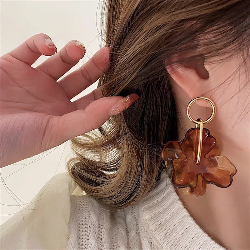 Irregular Metal Petals Earrings European And American Style Personality Fashion Stud Earrings Ms Girl Travel Wedding Accessories