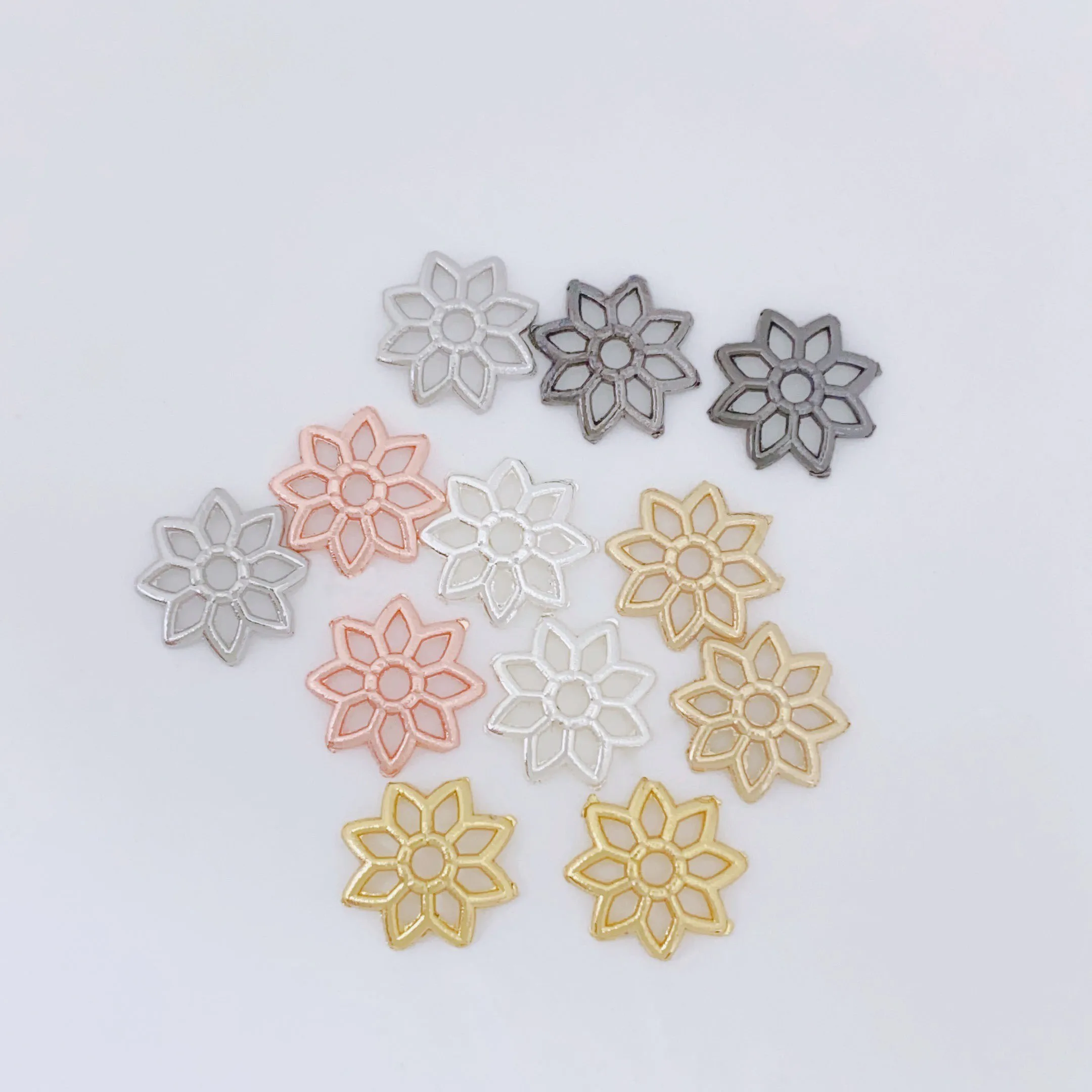 

50 Pieces DIY Pearl Bracelet Necklace Spacer Accessories Hollow Flower Cap Bead Holder Jewelry Making Materials Wholesales