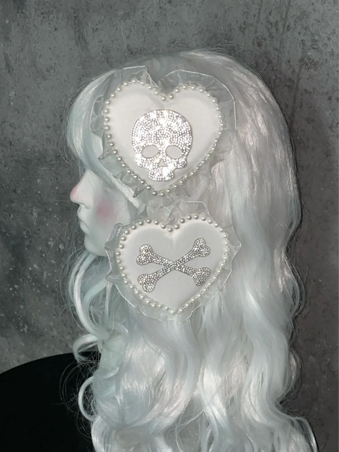 Y2K Punk Pure White Skull Series Cotton Lace Trim Rhinestone Bone Fake Pearl Fabric Heart-shaped Subculture Hair Clip 3