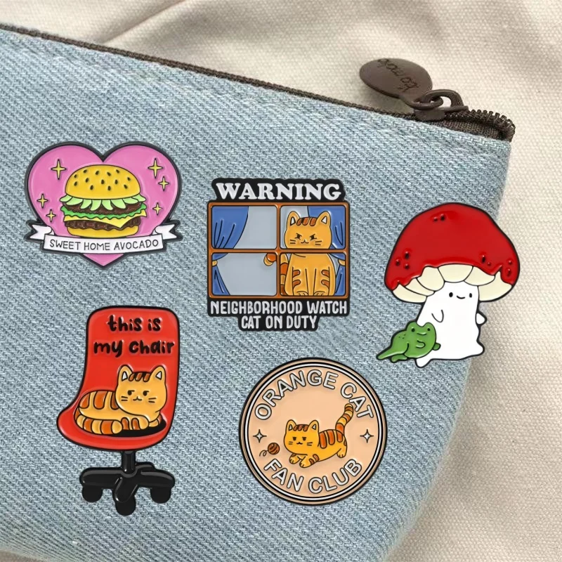 WARNING ! NEIGHBORHOOD WATCH CAT ON DUTY Enamel Pins Cartoon Cat Fun Quotes Badge Jacket Backpack Decorate Brooch Gift Wholesale