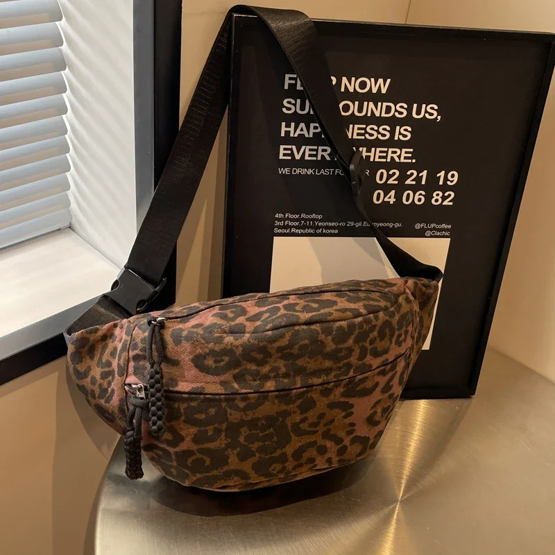 Bolso cruzado de lona con estampado de leopardo para mujer, bolsa de pecho de gran capacidad, versátil e informal, alta calidad