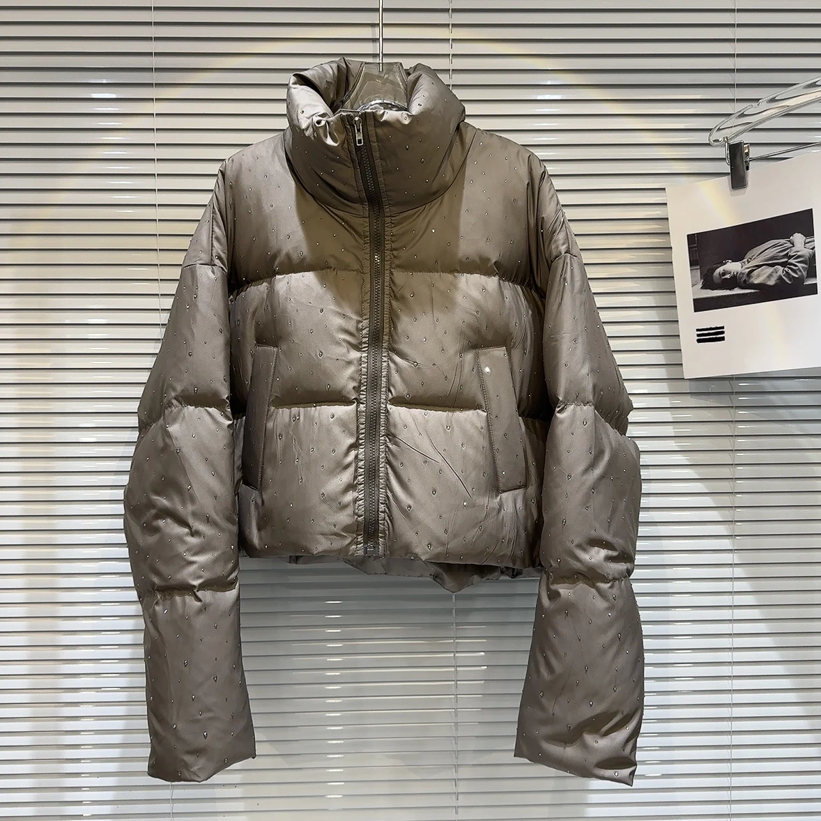 

2025 Winter New Niche Style Starry Sky Rhinestone Dark Spicy Girl Warm Down Feather Jacket for Women, White Black Coat