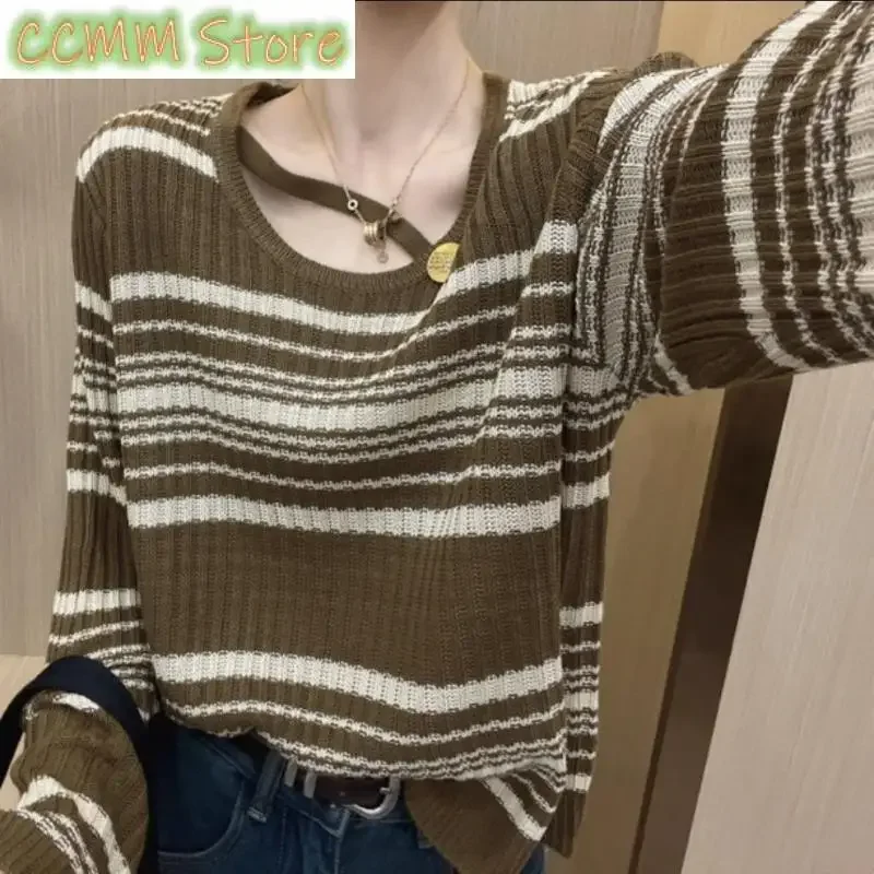 New Simple Temperament Versatile O-neck Color Matching Sweater Women Autumn Winter Design Sense Button Fashion Casual Knit Top