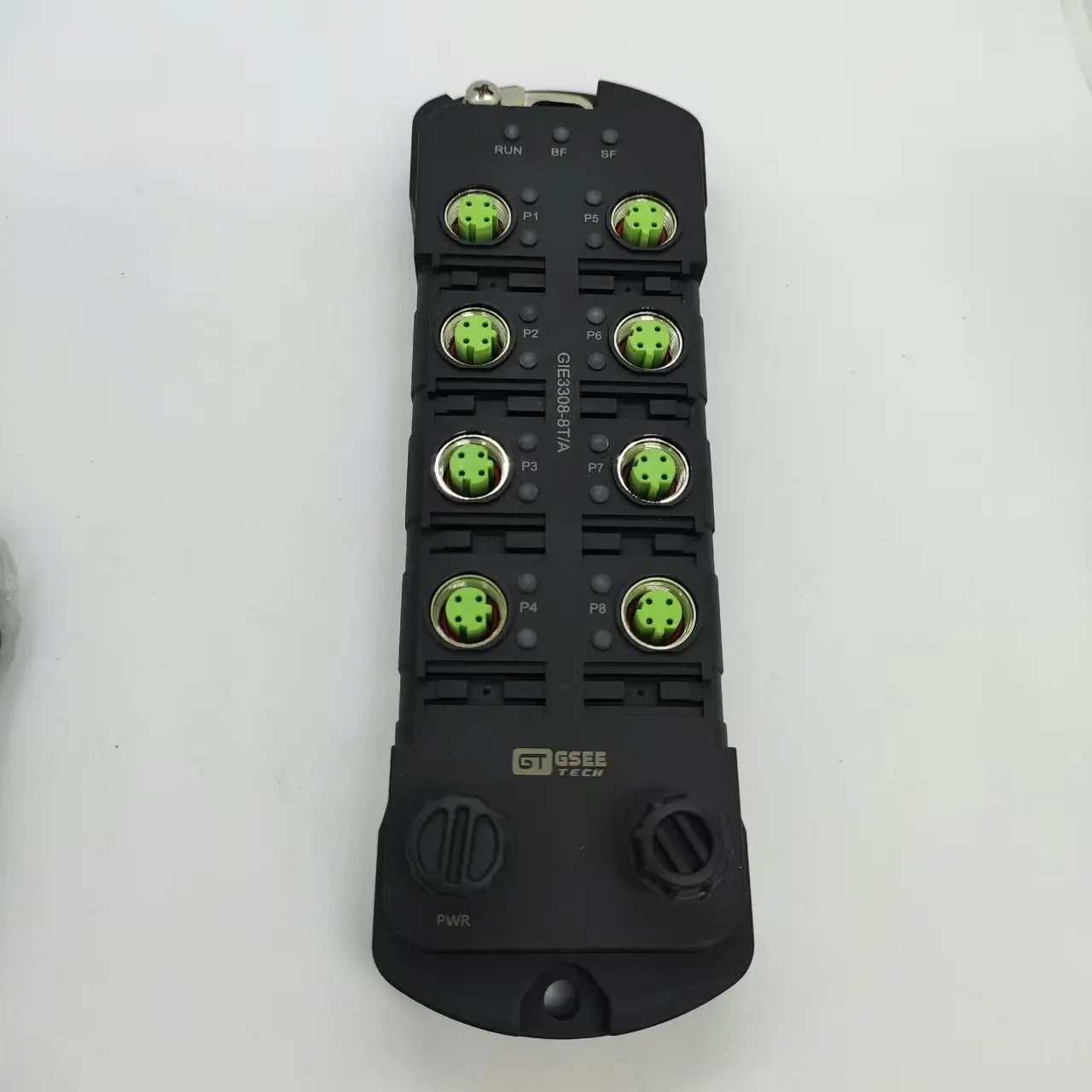 Przełącznik zarządzalny o szybkości 10/100 Mbps z automatyczną negocjacją prędkości, klasy ochrony IP67, z możliwością kaskadowania wejść/wyjść, zgodny z normami EN50155 i EN50121-3-2, przeznaczony do zastosowań w przemysłach.