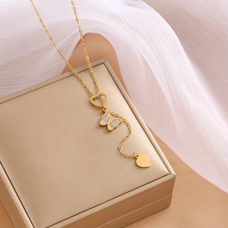 تصميم جديد قلادة على شكل فراشة على شكل قلب على شكل قلب، سلسلة الترقوة الفاخرة الخفيفة مع سحر فراشة من الفولاذ التيتانيوم