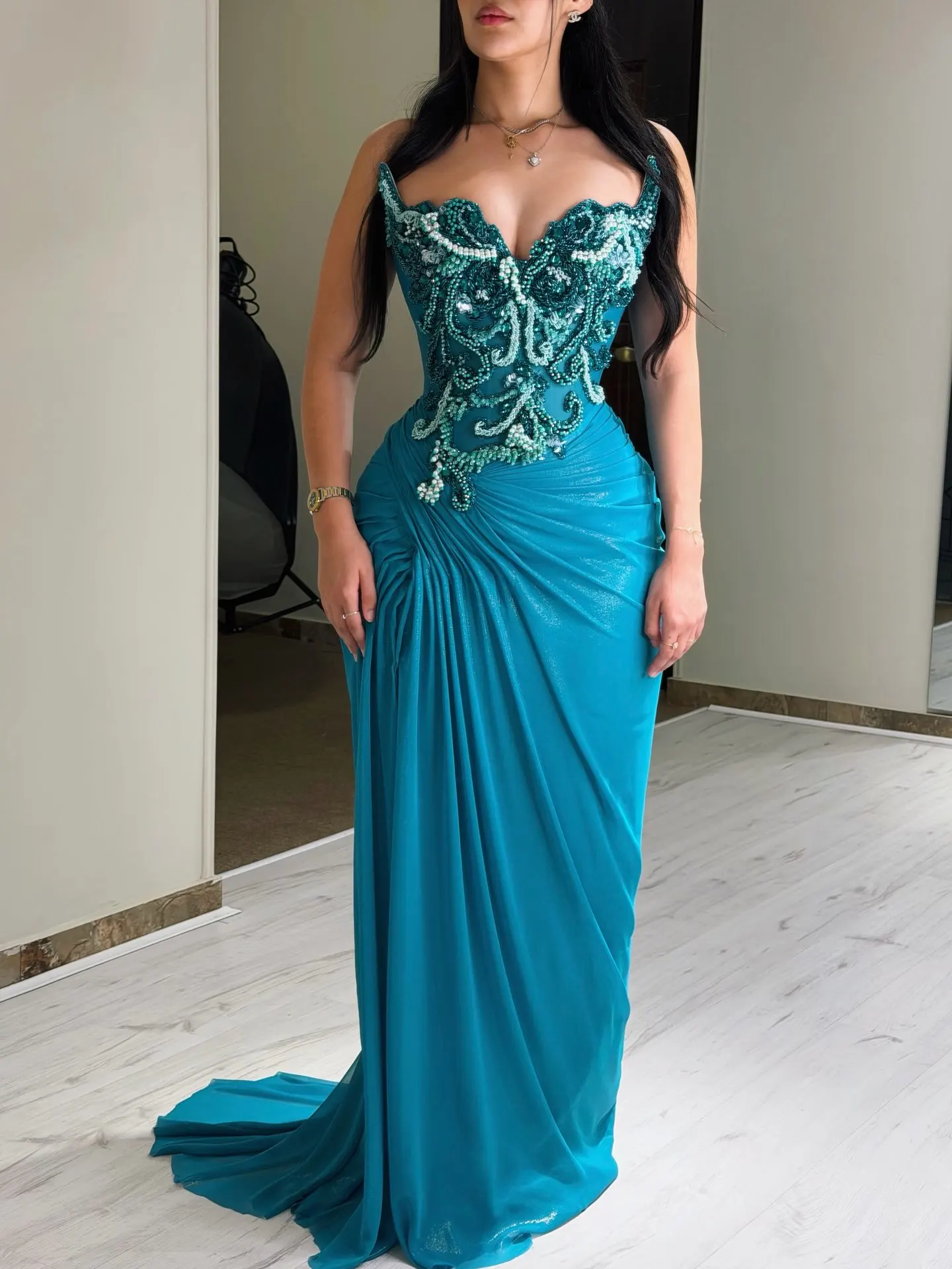 Vestidos de Noche Aunber Turquesa Estilo Sirena con Escote Corazón, Hechos a Mano con Lentejuelas, Cuentas de Cristal y Perlas, con Cola Larga, Vestidos Formales de Fiesta 2026
