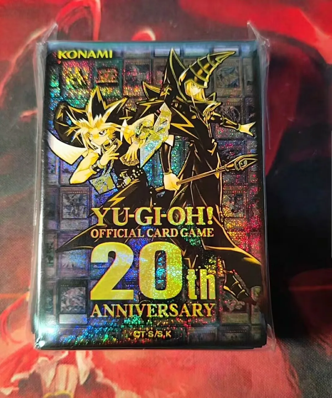 100pcs-yugioh-konami-duel-monsters-20th-anniversary-dark-magician-official-collection-card-protector-duelist-sleeves