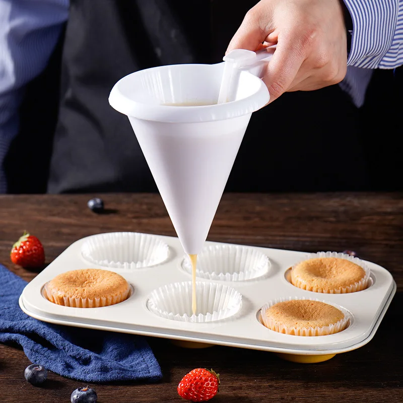 

Kitchen Cream Portion Funnel Multi-Functional Handheld Cream Jam Measuring Funnel Conical Chocolate Egg Liquid Dispenser