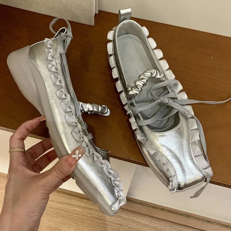 ブランドデザイナースポーティースタイルバレエフラット女性レースアップ浅いスクエアトゥレジャーシューズ女性快適なフリルファッション女性の靴