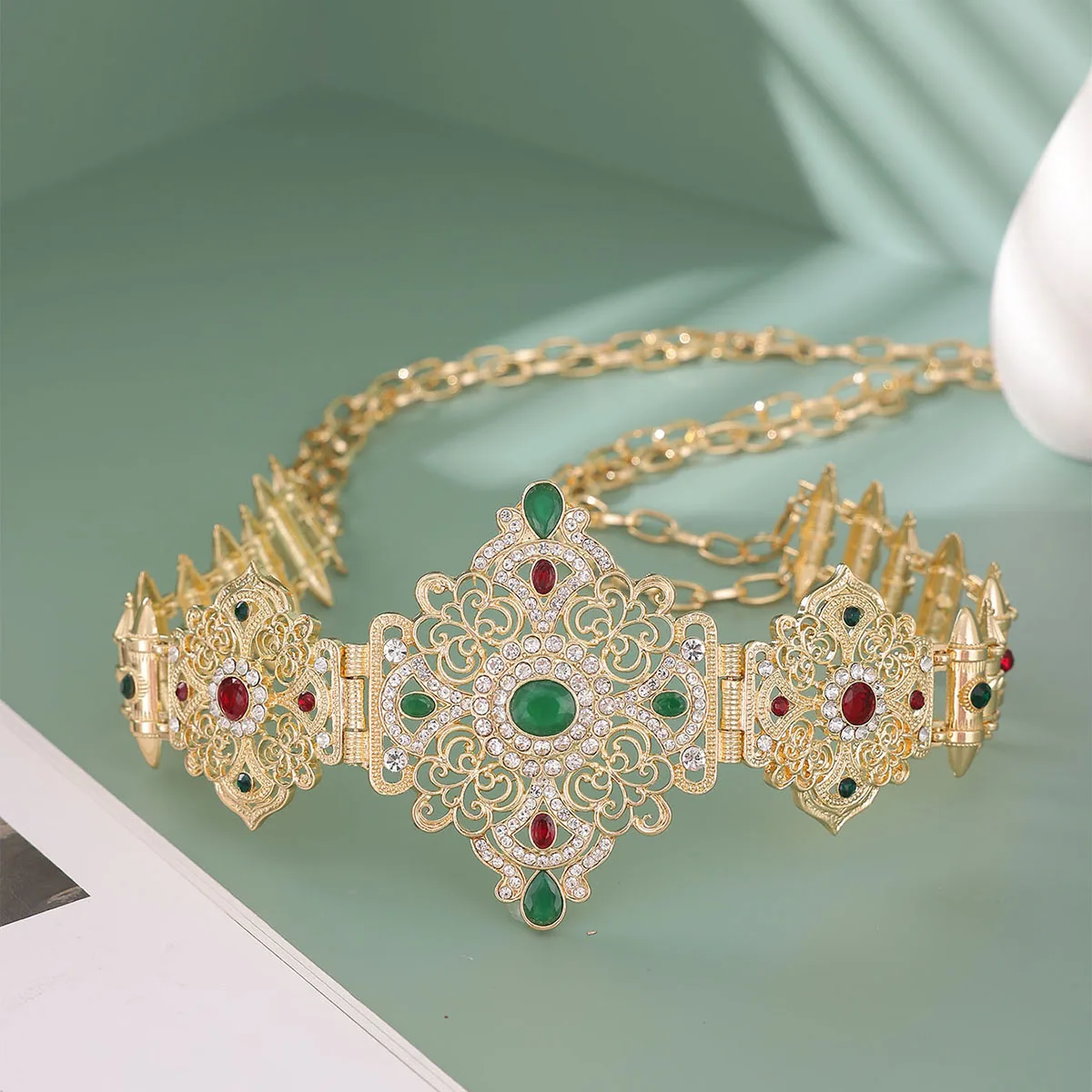 

1, женский пояс-кафтан в марокканском стиле с полой резьбой и инкрустацией стразами — свадебные украшения для банкета