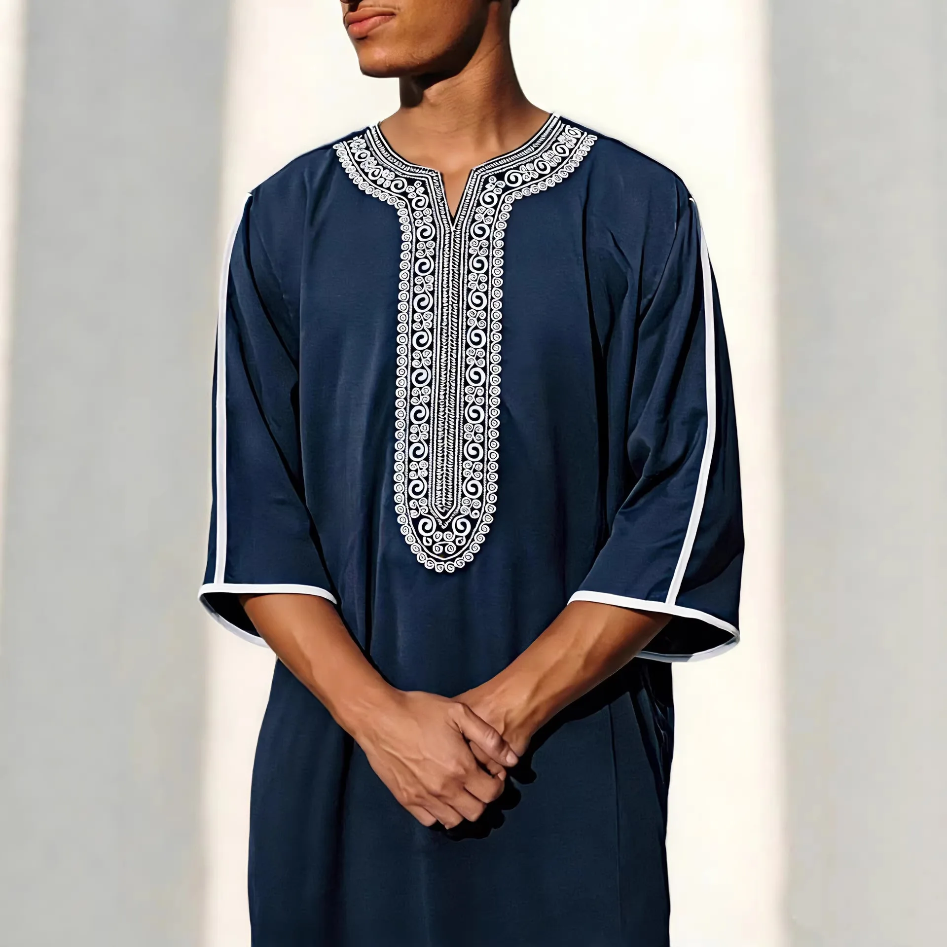 

2026 New Model Men's Long Robe With Embroidery And Side Pockets Muslim Long Dress Robe Abaya Ramadan Dubai Luxury Islam Elegant