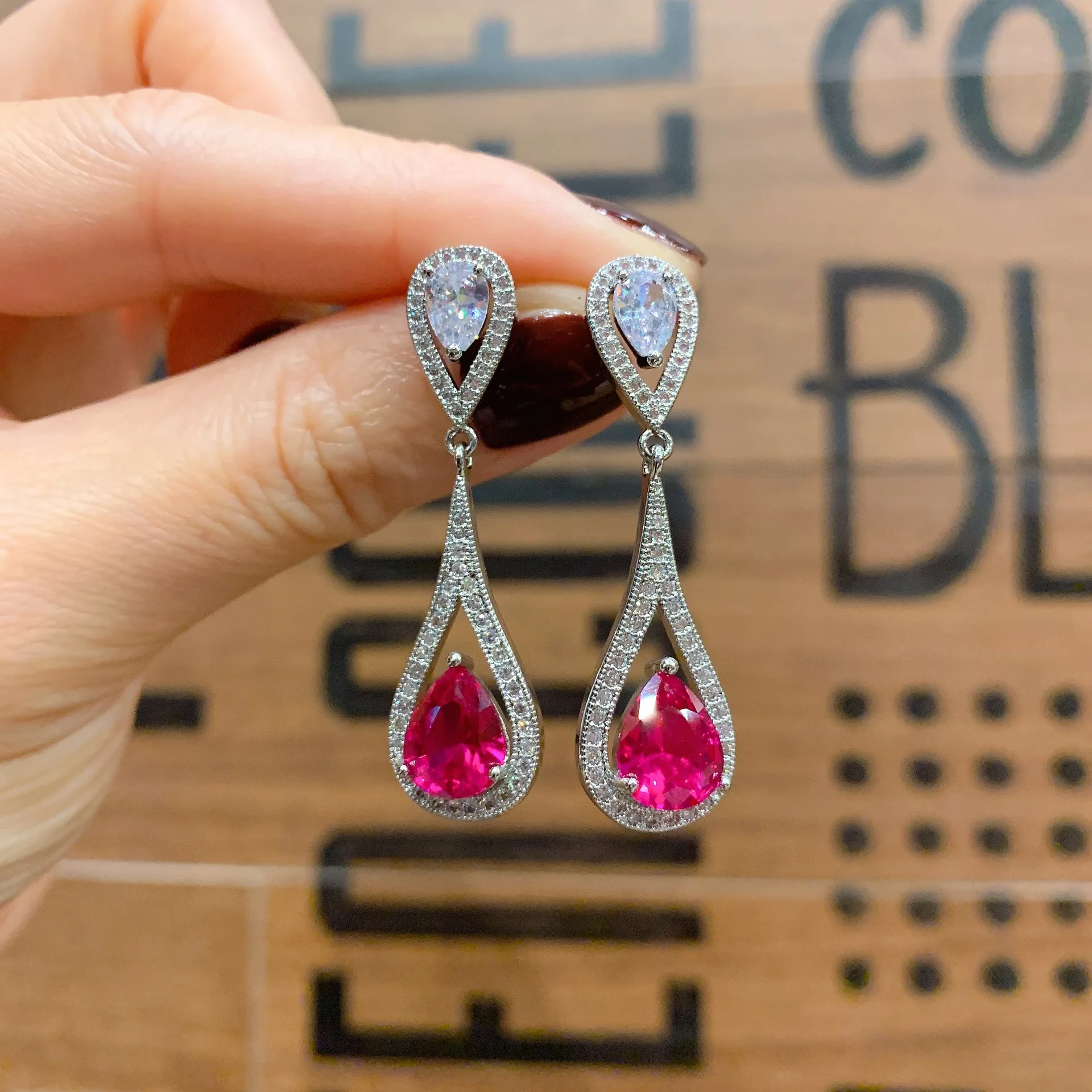 Retro Luxurious Tassel Earring Female Necklace Ring Set Drop Shaped Ruby Crystal Designer Jewelry Wholesale Charms Party Gift