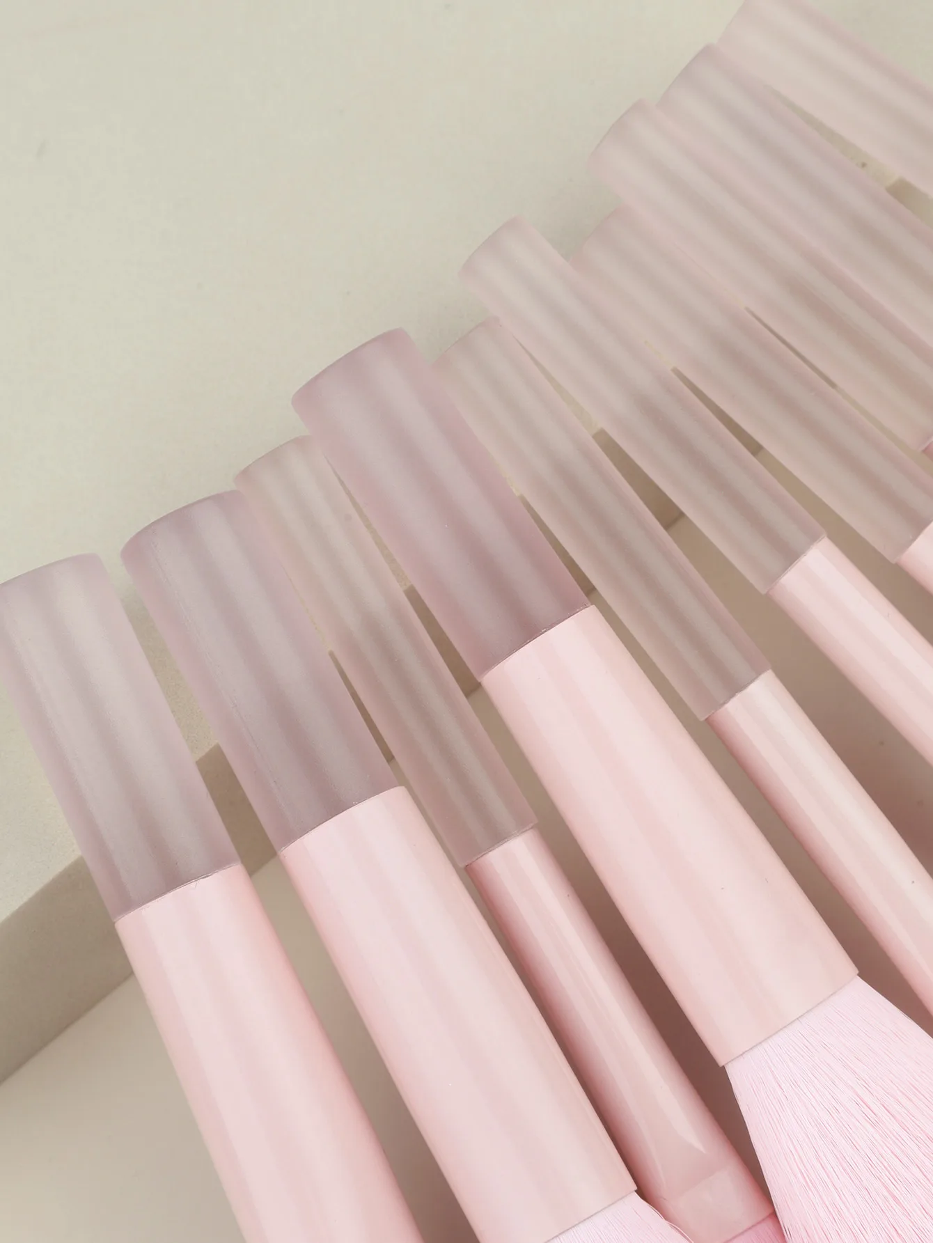 Nuovo mini set di pennelli per trucco 10 pezzi ombretto pennello per cipria in polvere portatile da viaggio strumenti per trucco per capelli morbidi regalo di Natale