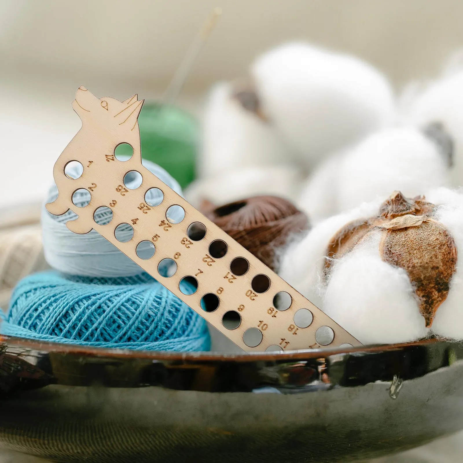 

2pcs Wooden Thread Winding Board 6-Slot Cross Stitch Organizer Sewing Tool Embroidery Craft Accessory Thread Bobbin Holder